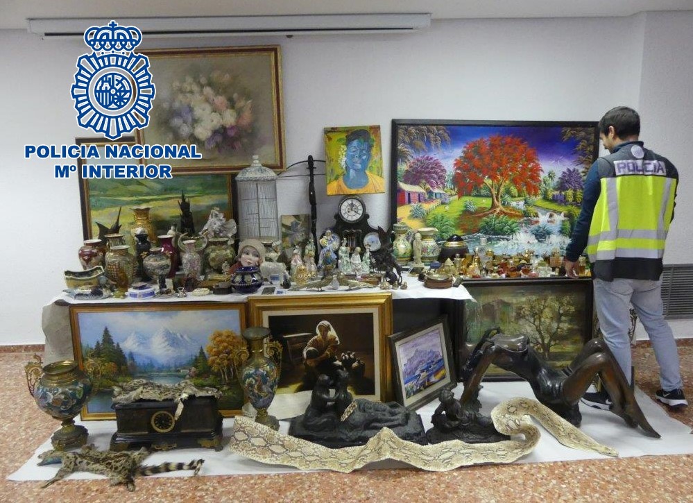 Un cubano y un dominicano detenidos por la Policía Nacional en Gandia tras robar 150.000 euros en objetos de arte