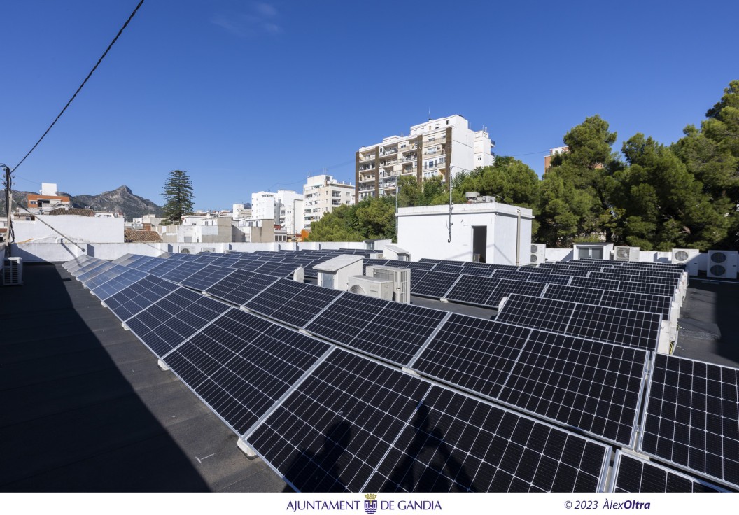 Gandia consolida su apuesta por colocar placas solares y ahorrar energía en instalaciones municipales