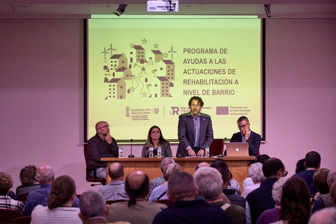 Vecinos de las Casas de los Ferroviarios de Gandia se beneficiarán de una nueva ayuda para remodelar sus viviendas