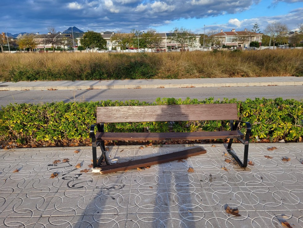 Los actos vandálicos se suceden en Gandia mientras los daños no se reparan