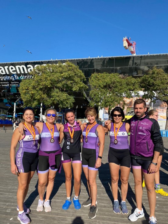 Las veteranas del Náutico Gandia se llevan la plata en el nacional de remo en Yolas
