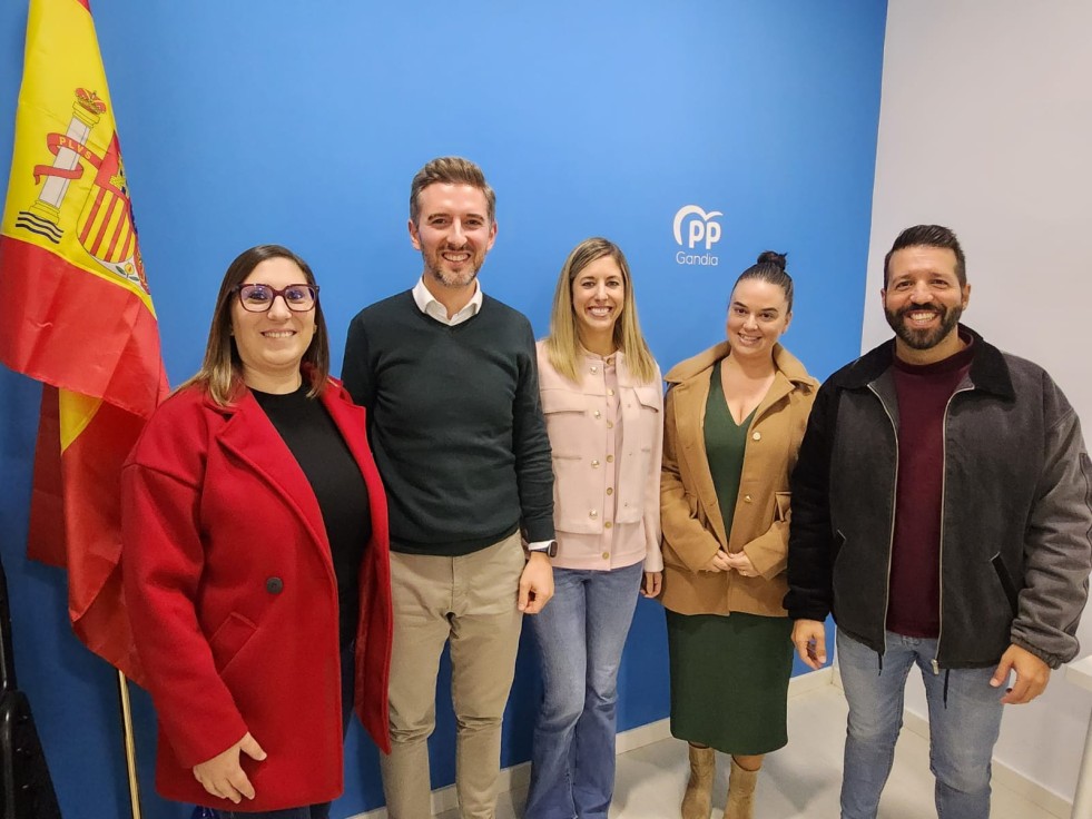 El PP de Gandia refuerza su ejecutiva incorporando a María Femenía y Deborah Álvarez