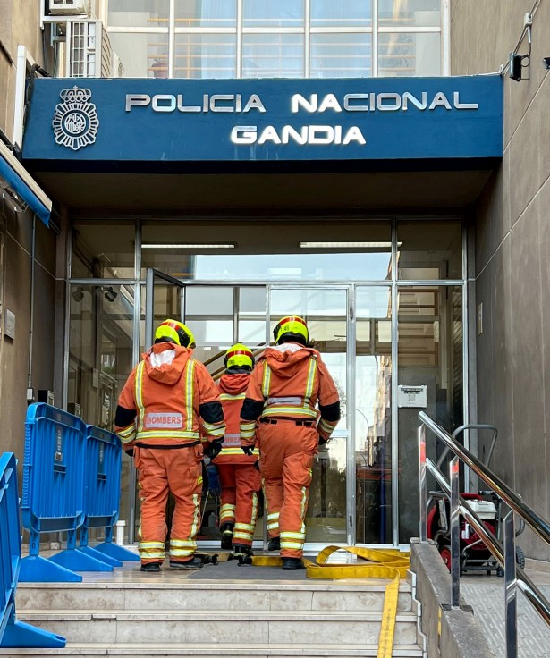 Un incendio en la Comisaría de la Policía Nacional de Gandia sería resuelto con éxito