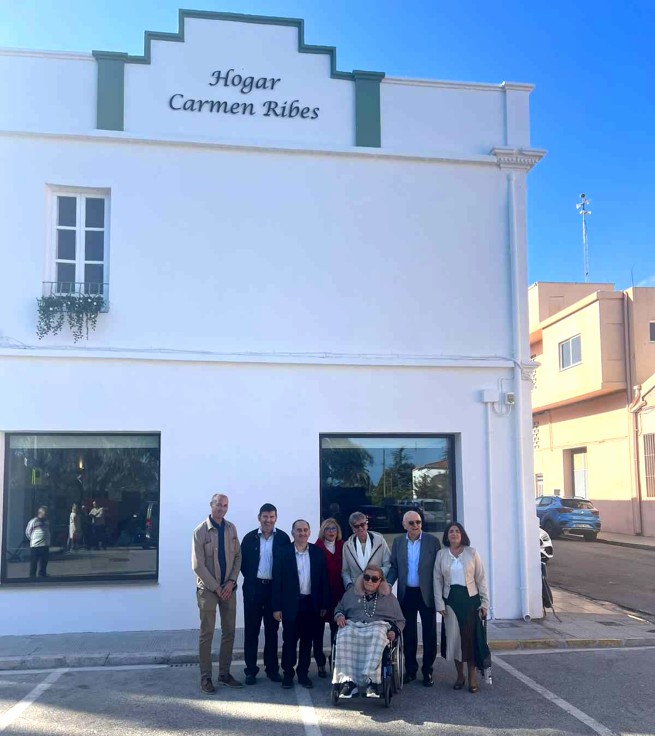 La Familia Giner-Ribes cede una casa familiar a la asociación de Jubilados y pensionistas de Beniarjó