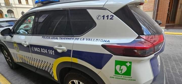 Dos Policías Locales y un padre atienden telefónicamente un parto en Tavernes de la Valldigna