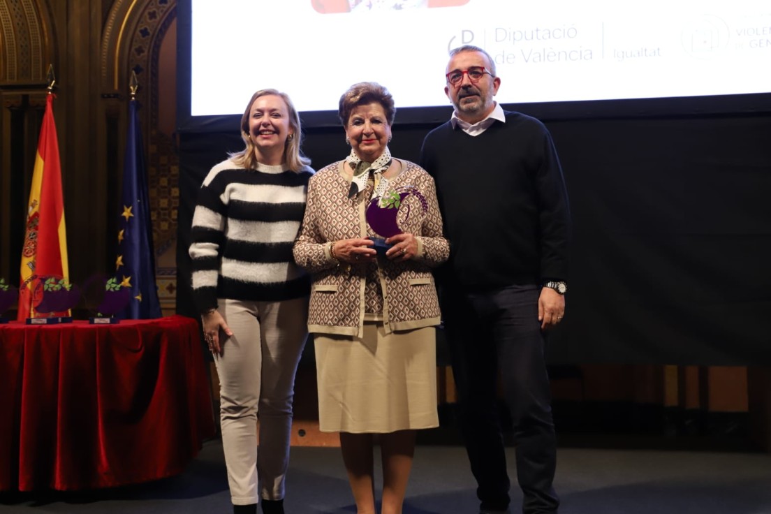 La vecina de l'Alqueria de la Comtessa, Maruja Olivares premiada en los galardones 'Fem que les dones conten'