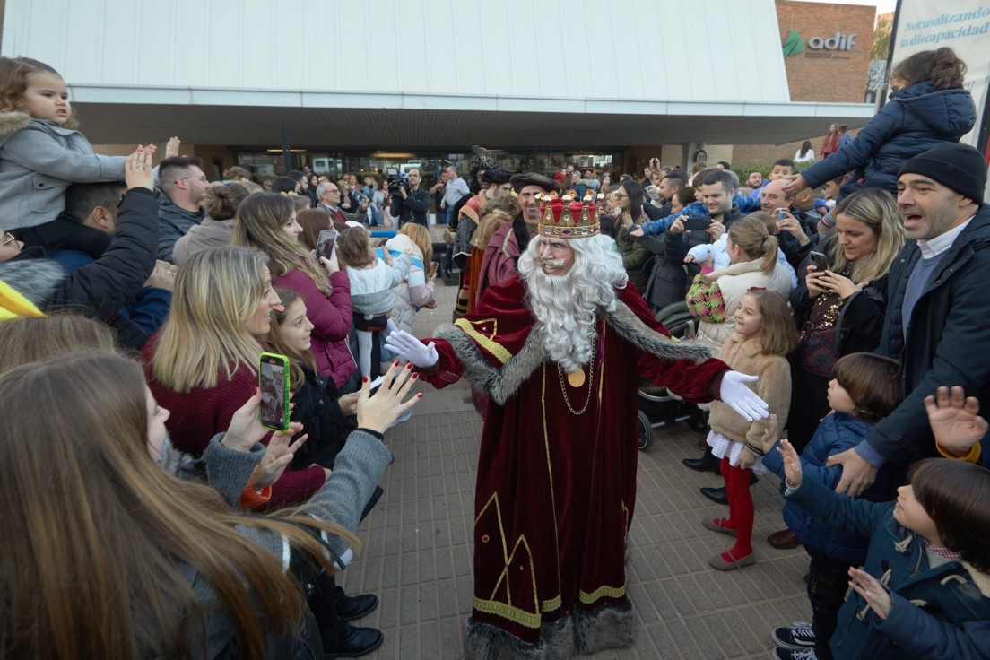 Todo a punto en Gandia para la cabalgata de Reyes más multitudinaria