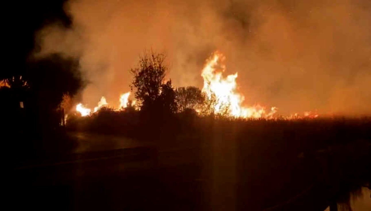 Un incendio provocado moviliza a Bomberos y alerta a vecinos del Grau de Gandia