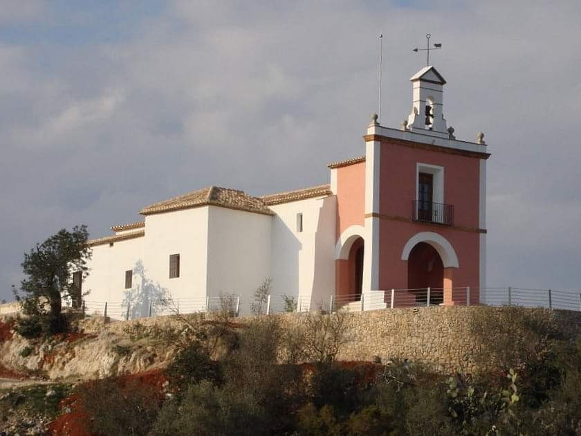Un xalet en l'ermita de Sant Antoni i Santa Bàrbara