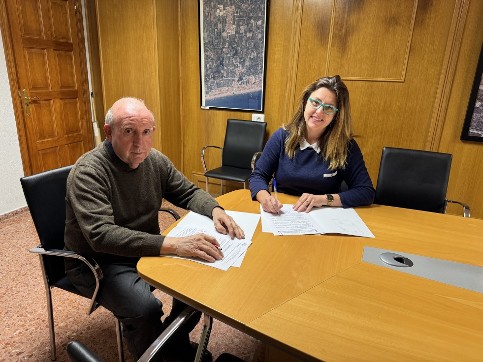 El Ayuntamiento de Miramar y la parroquia de San Andrés Apóstol firman un convenio para rehabilitar la iglesia del municipio