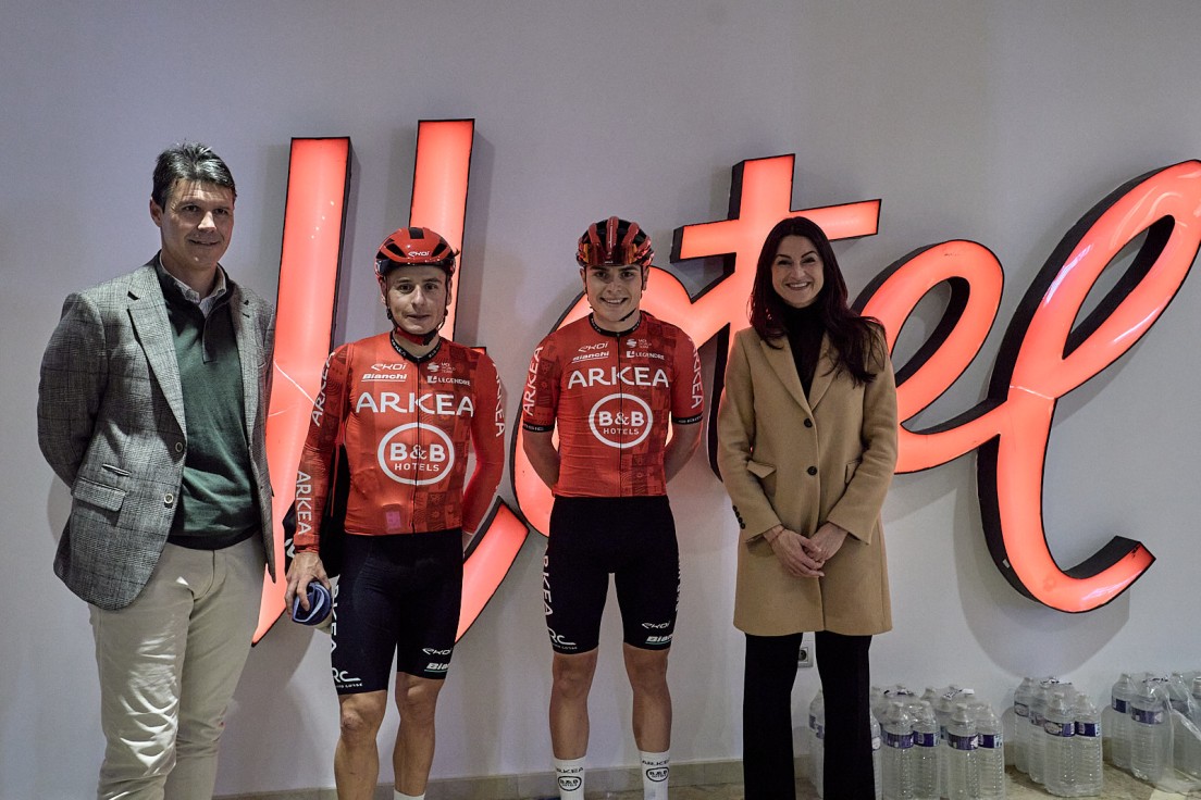 El equipo ciclista francés Arkea B&B Hoteles elige Gandia para hacer su pretemporada