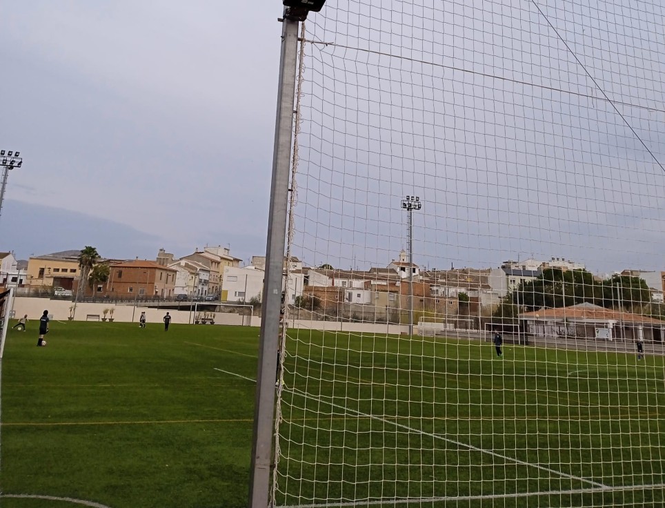 Rótova realiza mejoras en el polideportivo para evitar fugas de agua y adecuarlo a la normativa