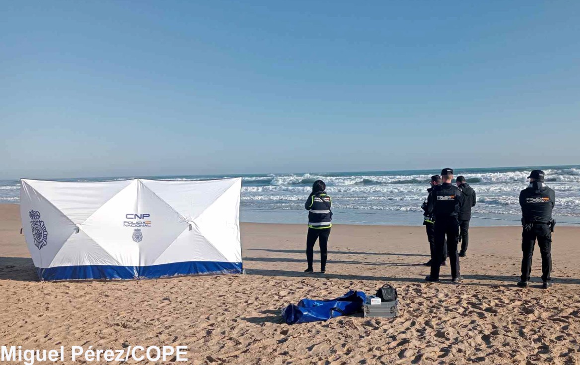 La Policía Nacional identifica el cadáver del hombre que apareció en la playa de Gandia