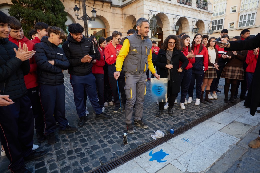 Gandia celebra el Día Mundial de la Educación Ambiental con la campaña “El mar empieza aquí. No tires nada”