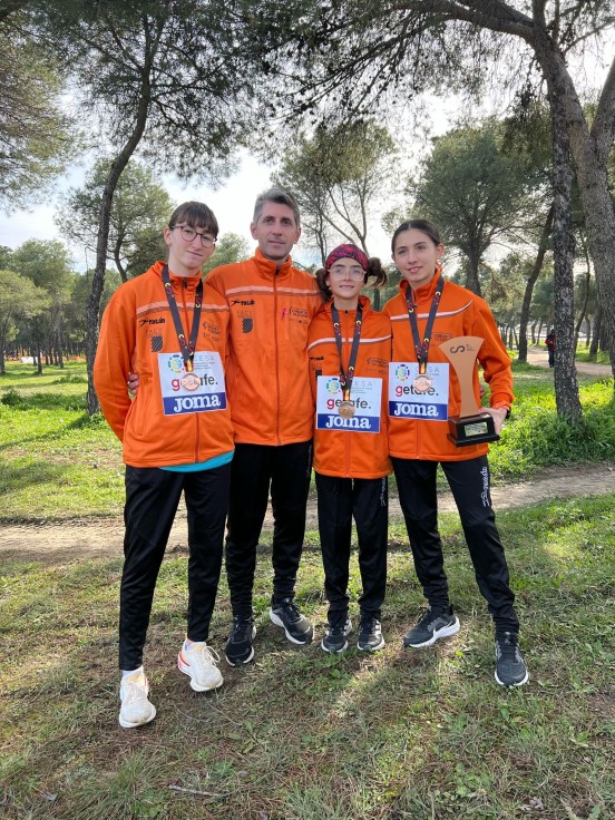 Cuatro atletas del CA Safor Teika se llevan el bronce con la selección valenciana en el Nacional de Cross