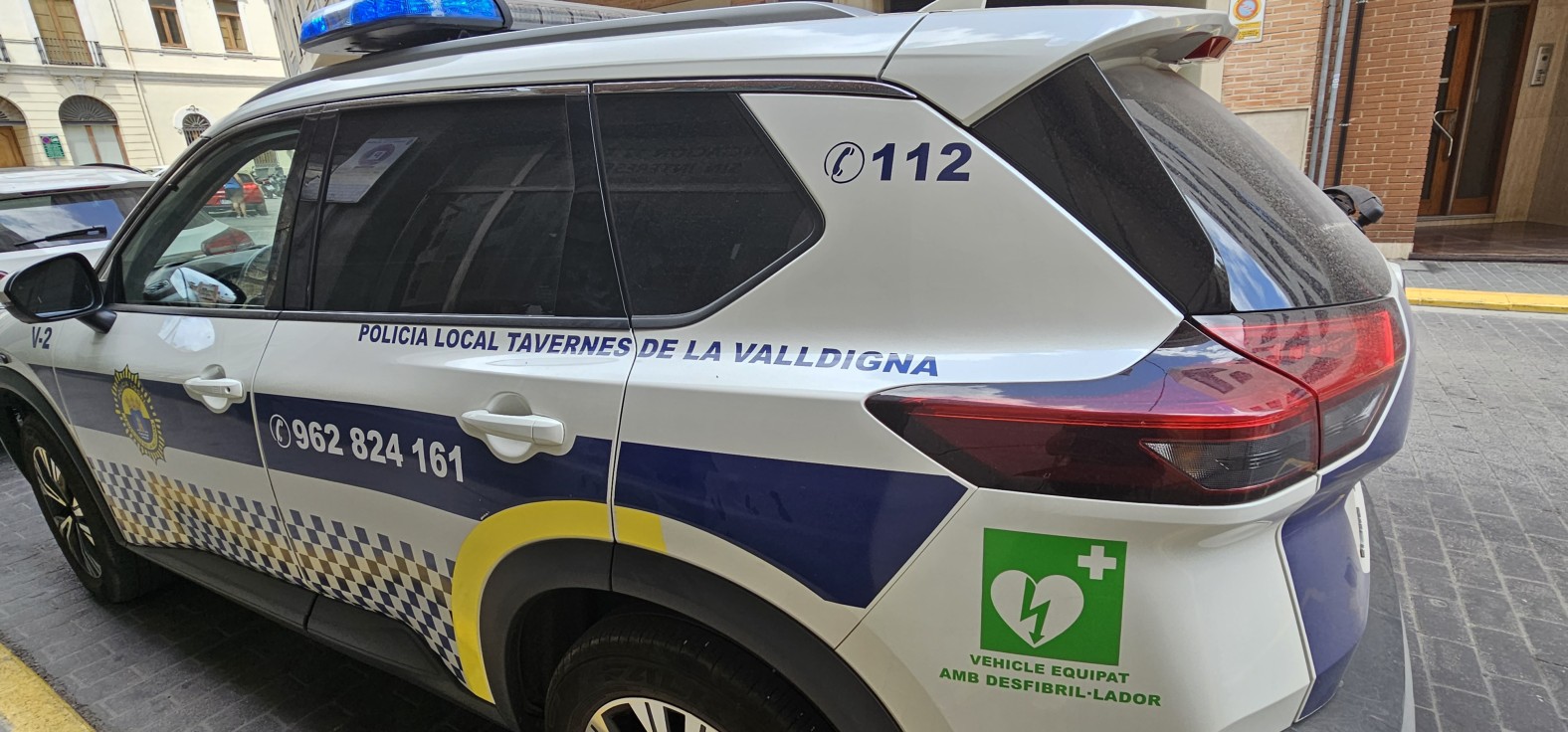 La alcaldesa de Tavernes readmite al jefe de la Policía Local y anula el decreto emitido por a su concejal