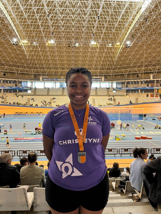 Andrea Castelló del Club de Córrer el Garbí se lleva la plata en el Campeonato Autonómico s18