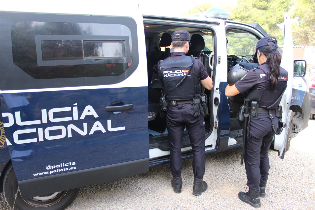 La Policía Nacional de Gandia desmantela un punto de venta de droga en el bar del Centro Social de Benipeixcar