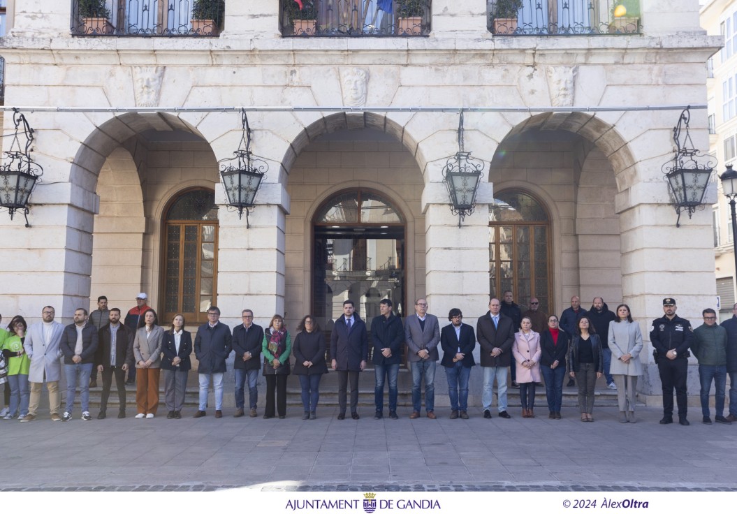 Gandia se suma a los tres días de luto oficial decretados por la Generalitat y muestra su dolor por las víctimas del incendio de València