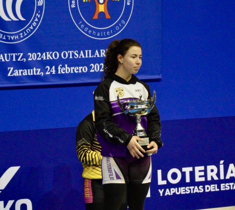 Aleina López logra la segunda mejor marca en la Copa Federación de Halterofilia por equipos