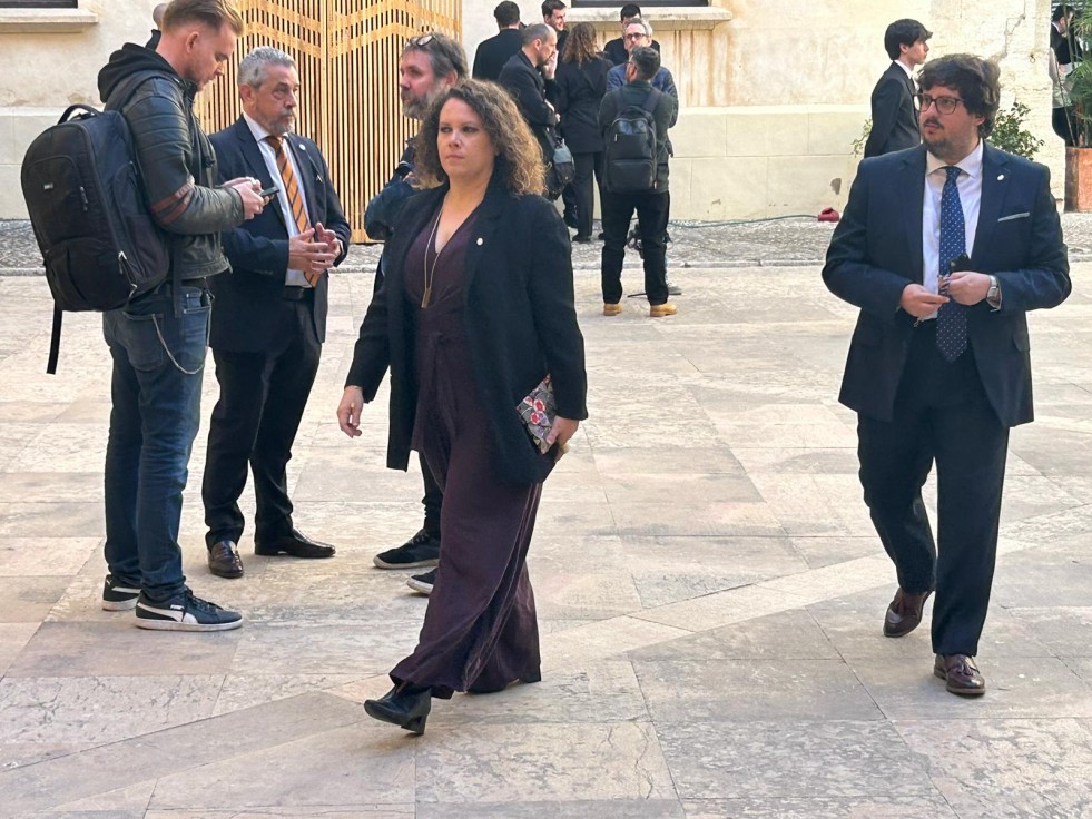 Parte del Gobierno de Gandia señala que son ciudadanos y no súbditos tildando la visita de los Reyes de berlanguiana