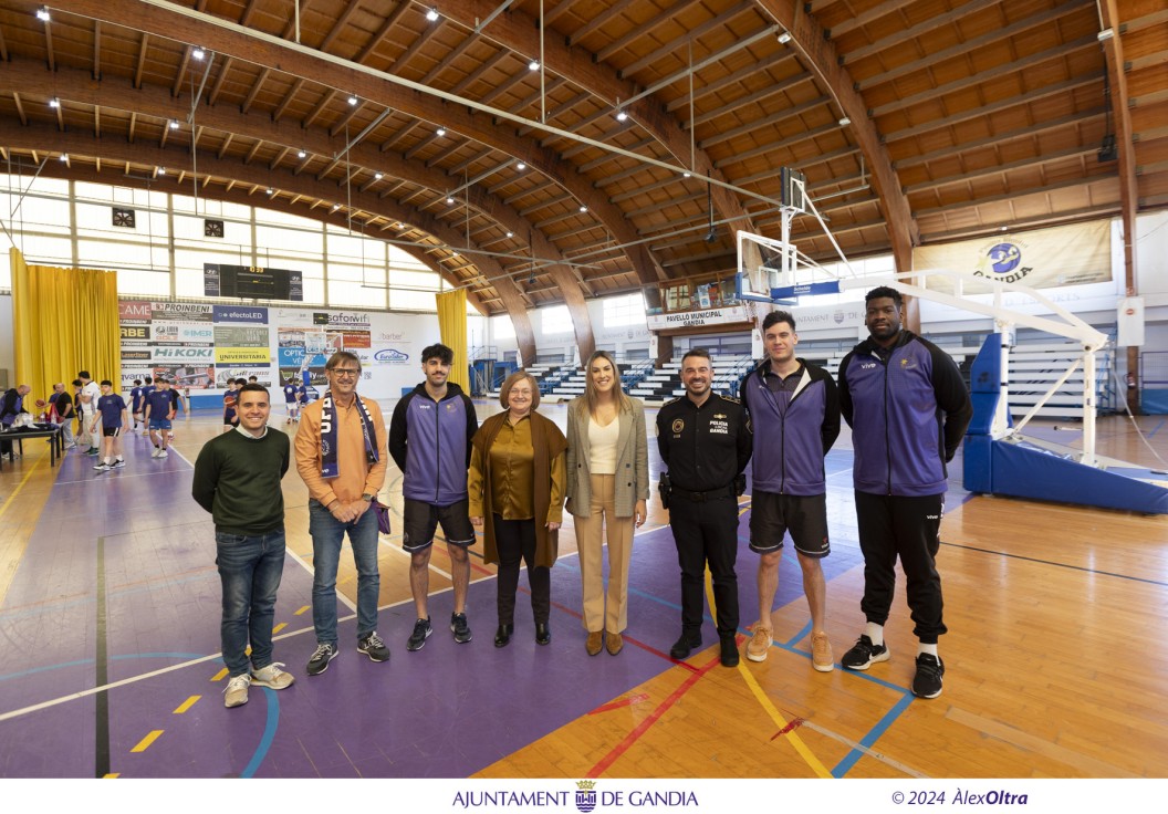 El Units Pel Bàsquet Gandia invita a la Policía Local a su decisivo partido de hoy sábado