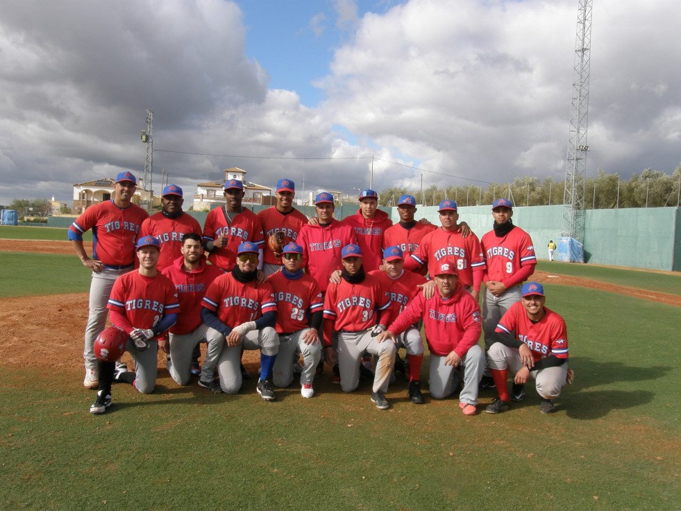Tigres de Gandia empieza la liga nacional de béisbol en Primera División