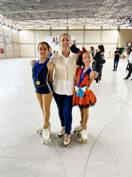 Dos patinadoras alevines del Gandia HC se clasifican para el autonómico de Solo Danza
