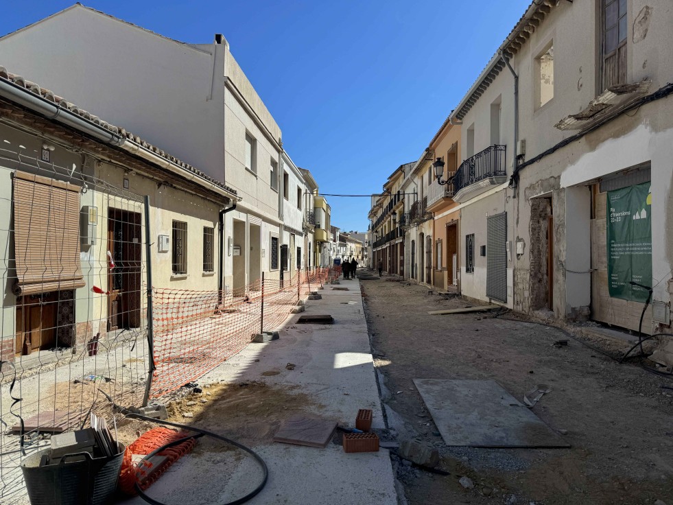Las obras de peatonalización de la calle Major de Miramar avanzan a buen ritmo