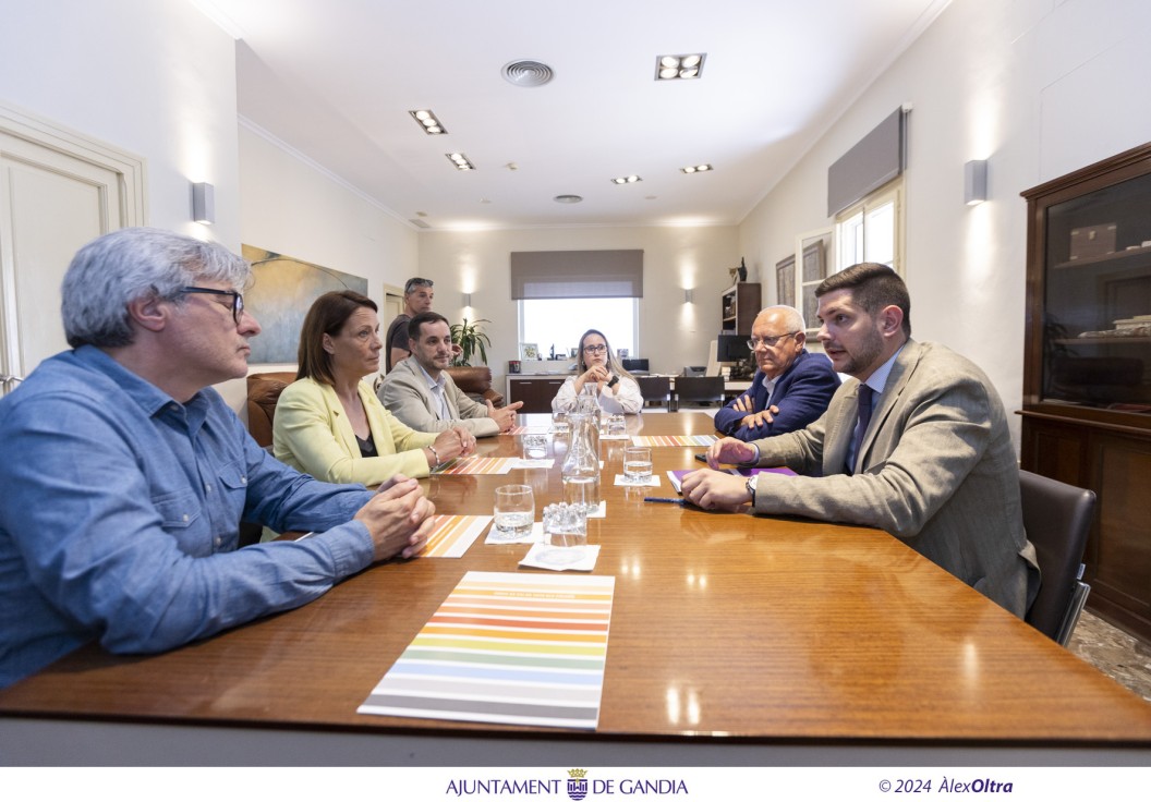 Prieto se reúne en Dénia con alcaldes de la Safor y la Marina para pedir infraestructuras ferroviarias que mejoren la conexión