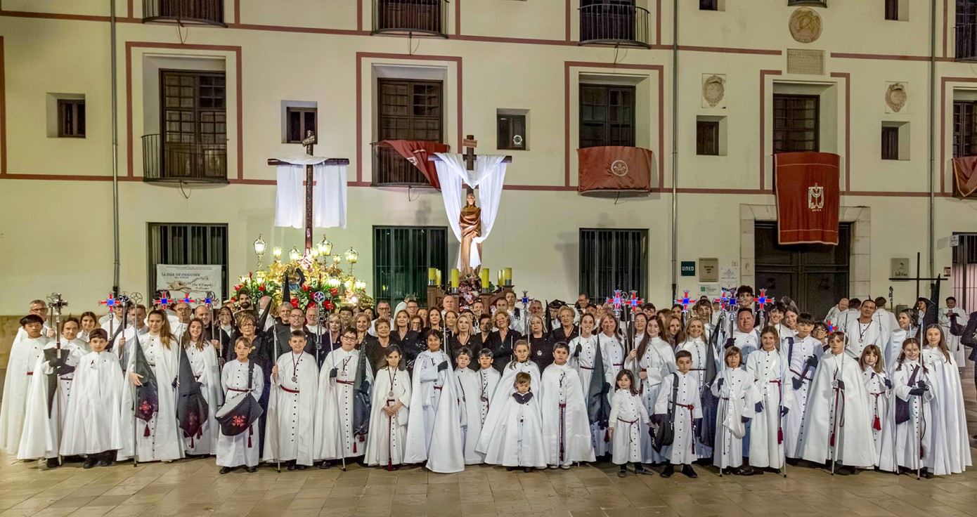 La Hermandad de la Santísima Cruz de Gandia ha organizado un mesa redonda sobre "El papel de las mujeres en la tradición cofrade: Pasado, presente y futuro"