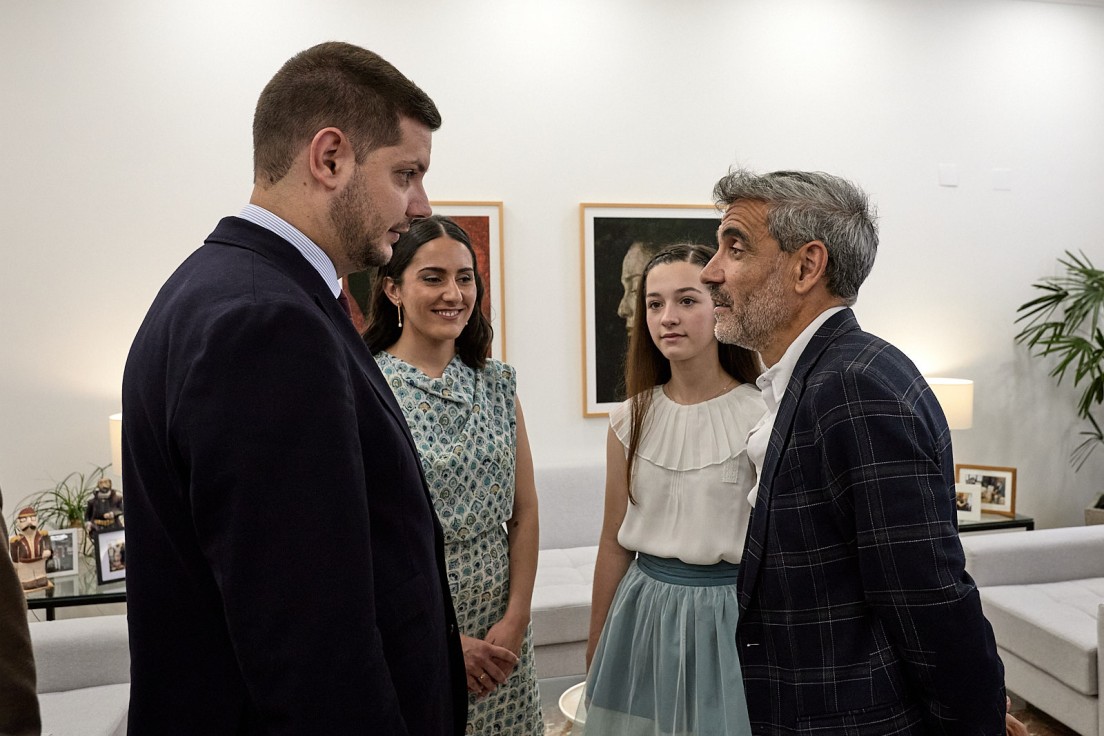 El alcalde de Gandia recibe a Ariadna Apio y a María Cremados como nuevas Falleras Mayores de la ciudad