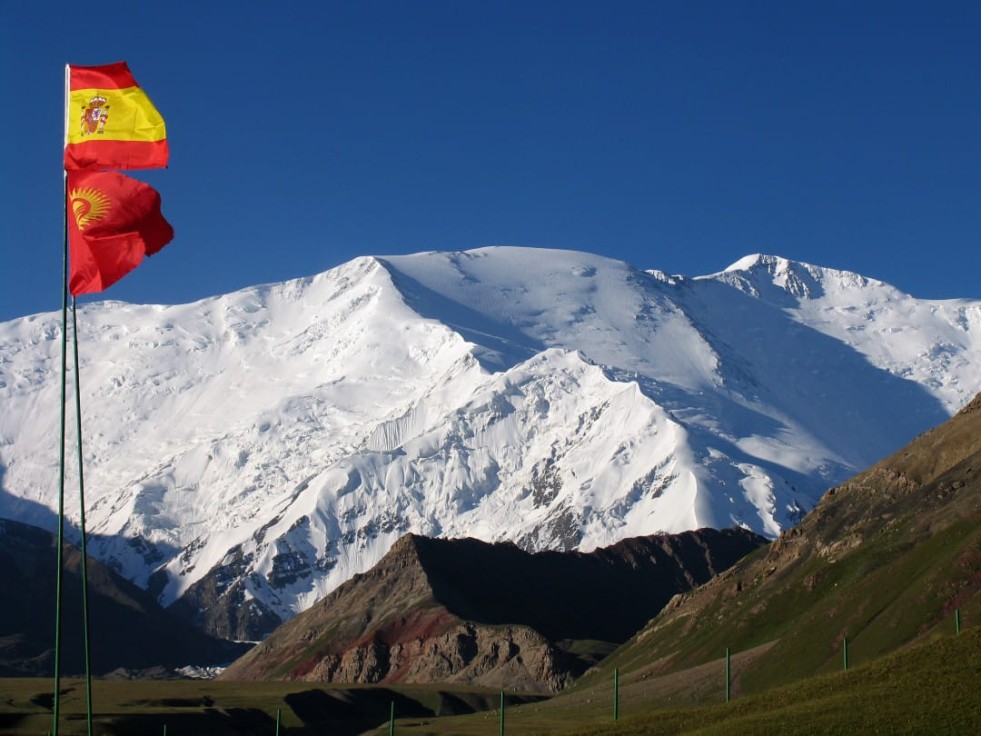 El Club Alpí de Gandia se prepara para realizar una expedición al Pico Lenin este verano