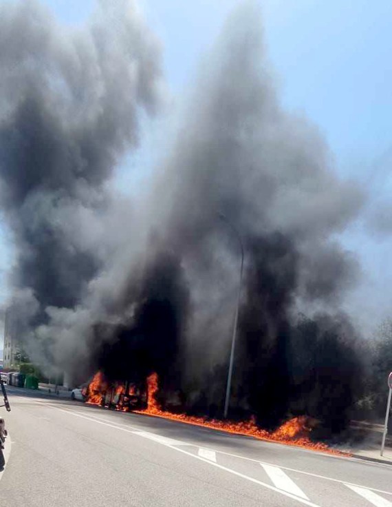 Tres vehículos arden en Gandia y Beniarjó este fin de semana