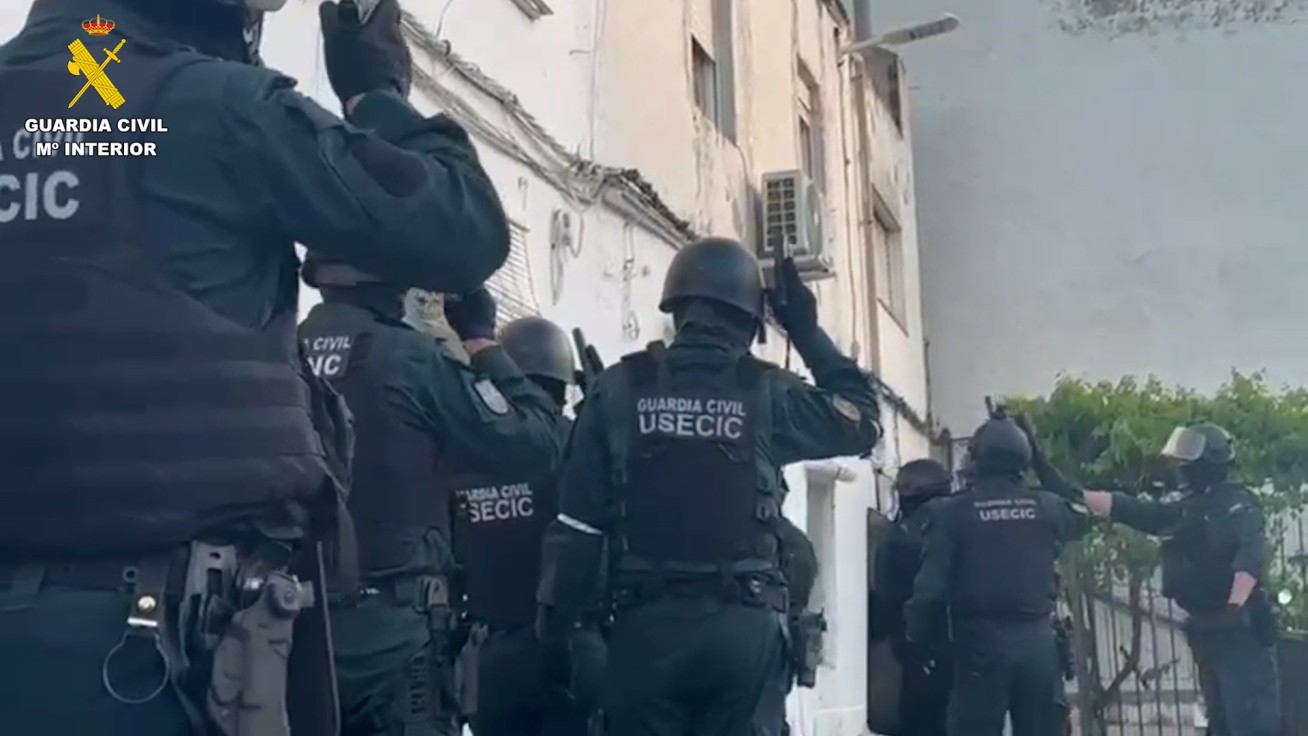 La Guardia Civil detiene a un clan familiar por una veintena de robos en establecimientos de la Safor y   Vall de Albaida