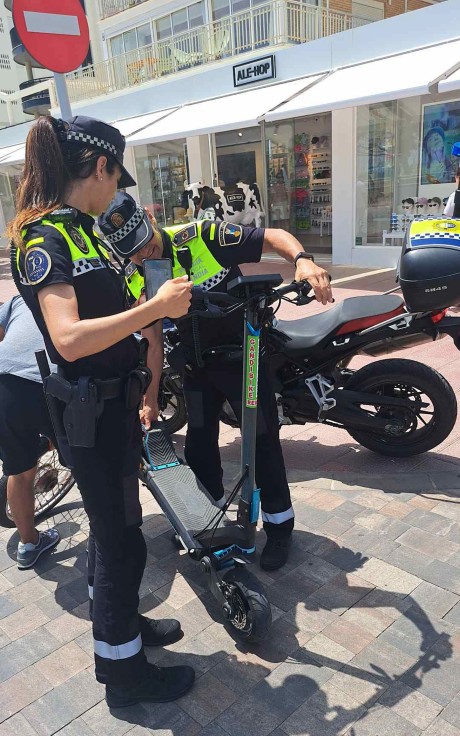 La Policía Local de Gandia impone 143 denuncias por el mal uso de vehículos de movilidad personal