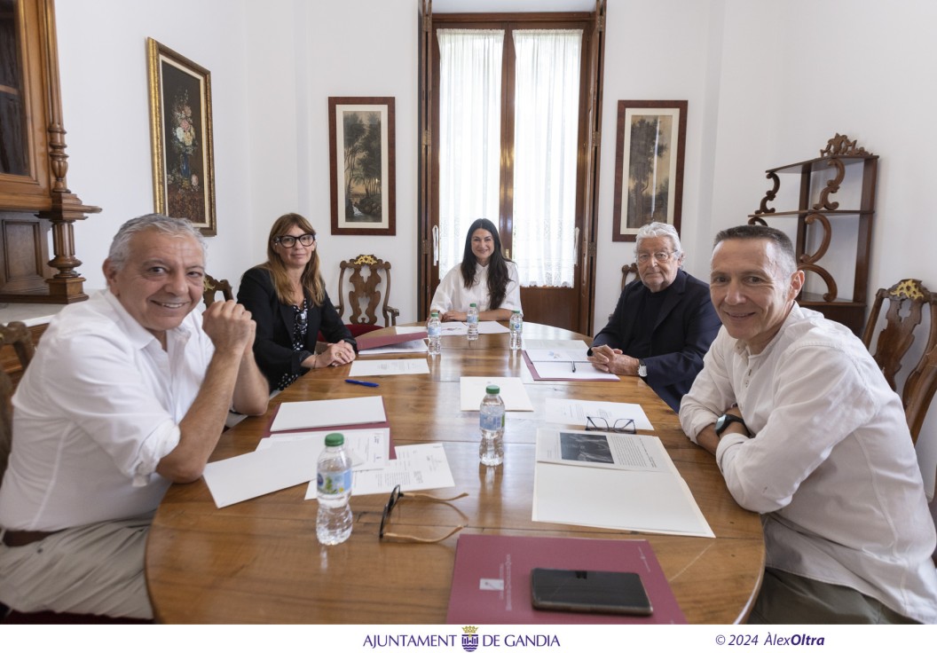 El Gobierno de Gandia y la Fundació Bancaixa preparan el 25 aniversario de la Casa de la Cultura