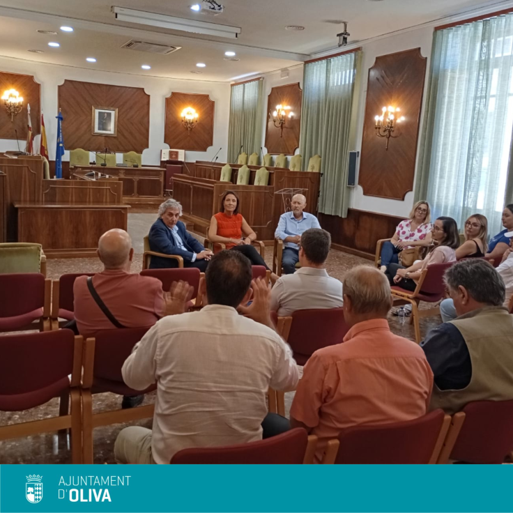 El director general del Medio Ambiente y la Sociedad de Cazadores se reúnen para buscar una solución al problema de la superpoblación de cerdos jabalíes en Oliva.