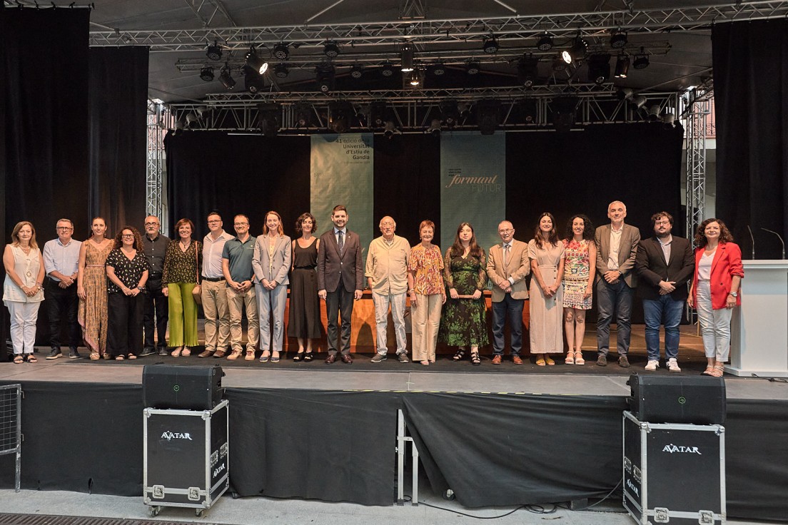 La rectora de la UV y el alcalde de Gandia abren la 41 edición de la Universitat d'Estiu, con la conferencia magistral del escritor Manuel Vicent