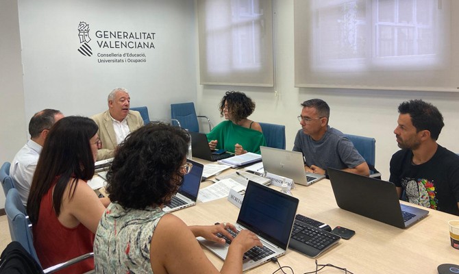 La Generalitat comunica a los sindicatos las nuevas directrices para la organización de los centros educativos, como el plan de salud mental y la ley de libertad educativa