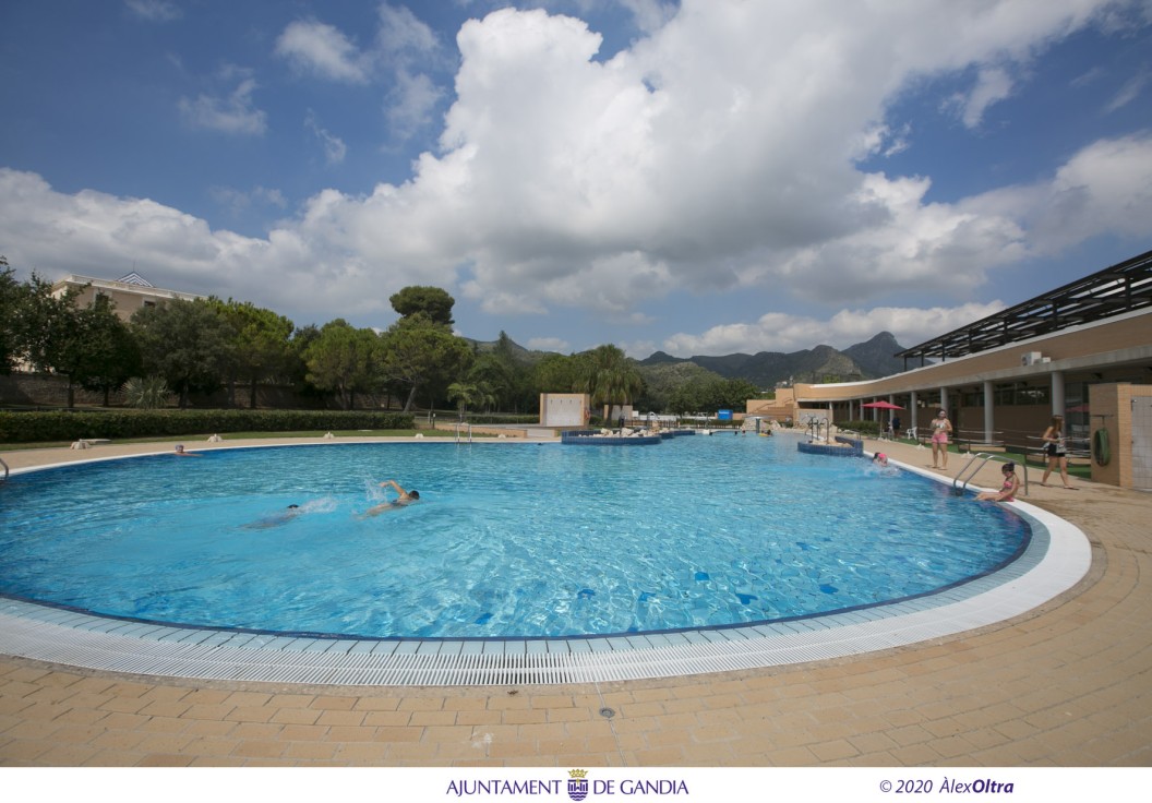 Gandia amplía el horario de las piscinas de Beniopa y Roís de Corella para combatir la ola de calor