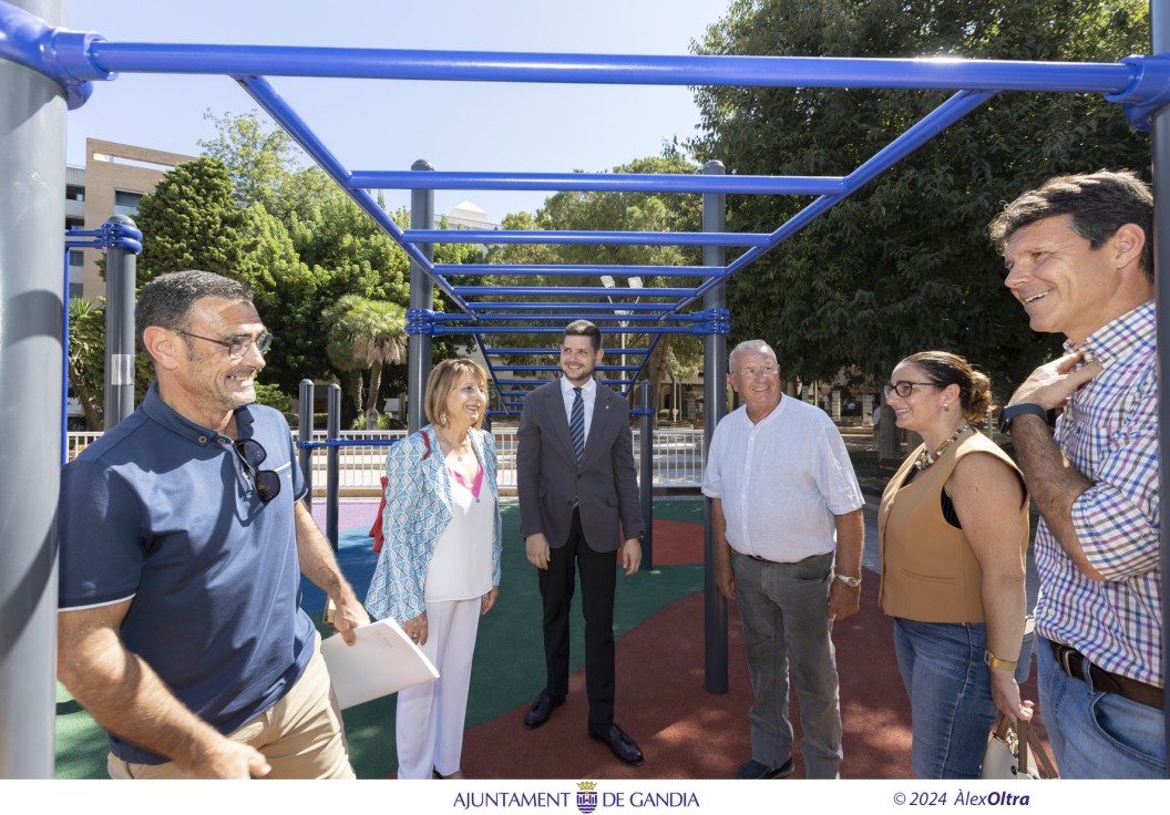 Gandia ya puede disfrutar de la nueva zona de calistenia instalada en el parque de la estación de Corea