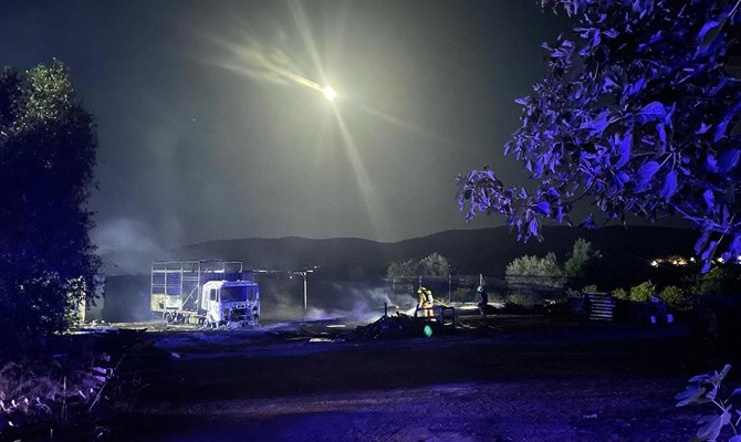 Extinguido un incendio en una parcela próxima al polideportivo de Potries durante la noche del 23 al 24 de Julio