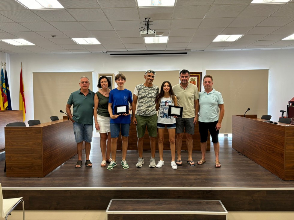 Recepción a la campeona de España de 1.500 metros obstáculo y al noveno de España en lanzamiento de martillo en el ayuntamiento del Real de Gandia