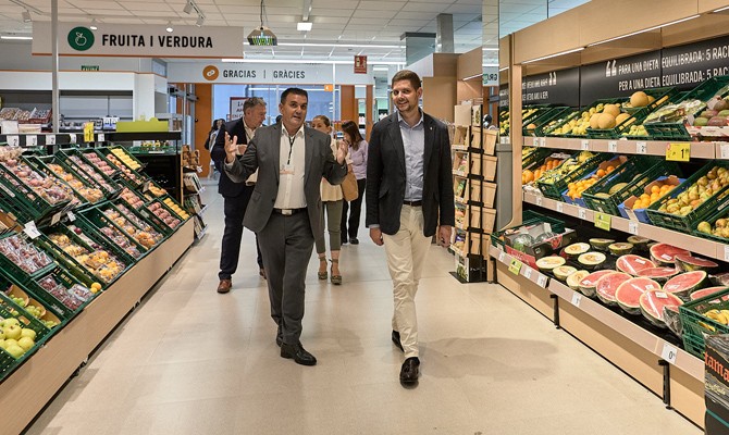 Reabre el supermercado Consum en el Raval de Gandia tras unas obras de gran reforma