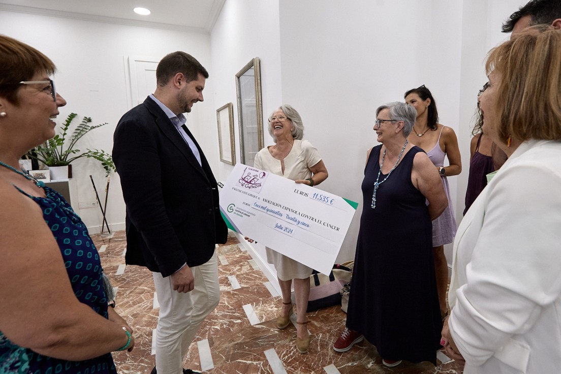 El IV reto solidario del Club de Remo CIA Gandia recauda 11.500 euros para la Asociación Española de la lucha contra el Cáncer