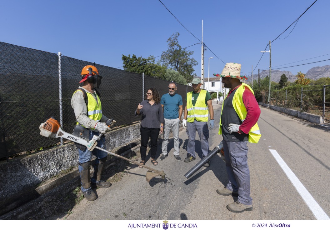 Gandia mejora sus infraestructuras verdes gracias a los 40 trabajadores del paro agrícola contratados en verano