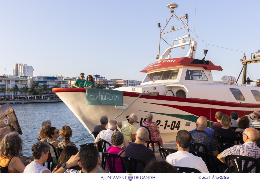 Después de cuatro ediciones, el festival de poesía Estiuvers de Gandia vuelve a emocionar a todos los asistentes