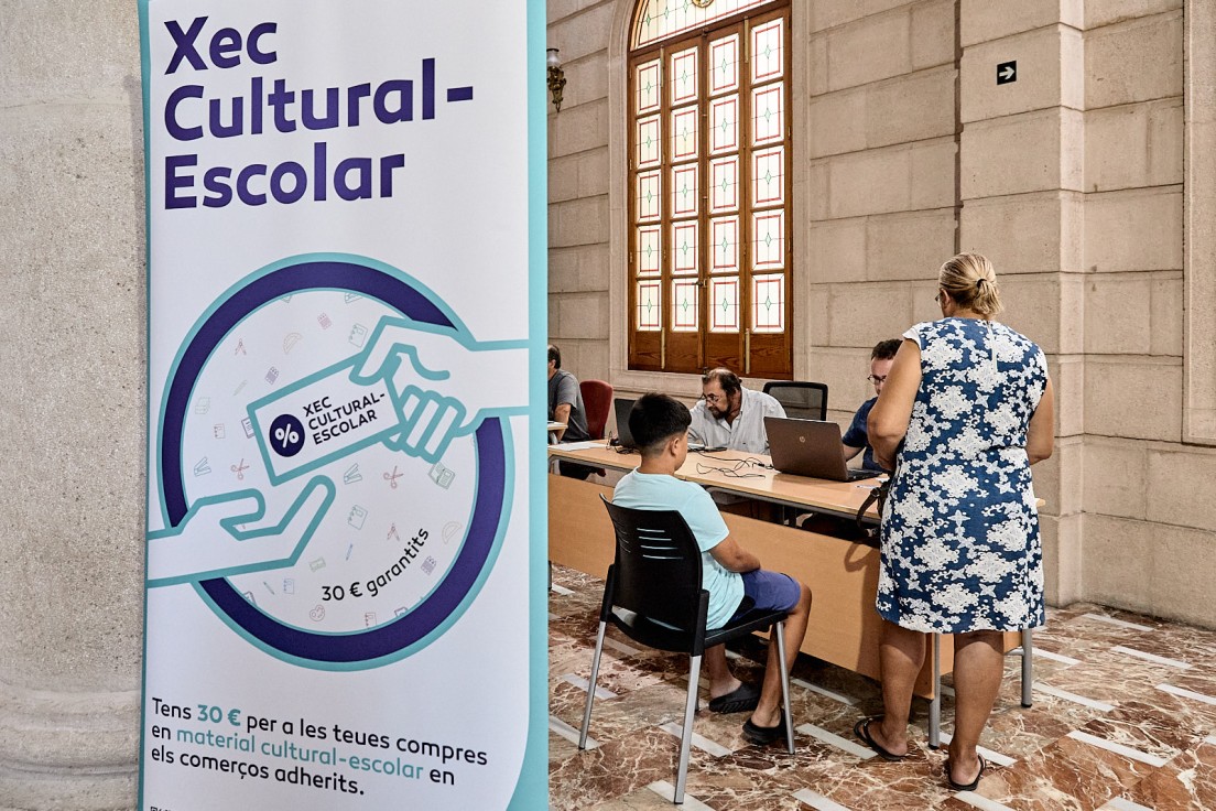 Gandia saca el Cheque Cultural-Escolar para ayudar a las familias en los gastos del inicio de curso