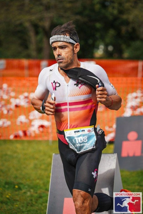 El triatleta de Bellreguard Vicente Palonés queda el 25º en el Ironman de Tallin